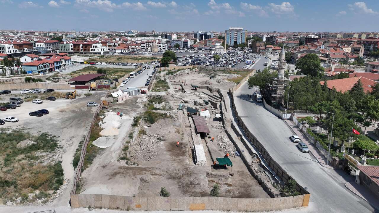 Konya’da yüzyıllardır aranan tarihi kapı bulundu! Selçuklu surları gün yüzüne çıktı 10